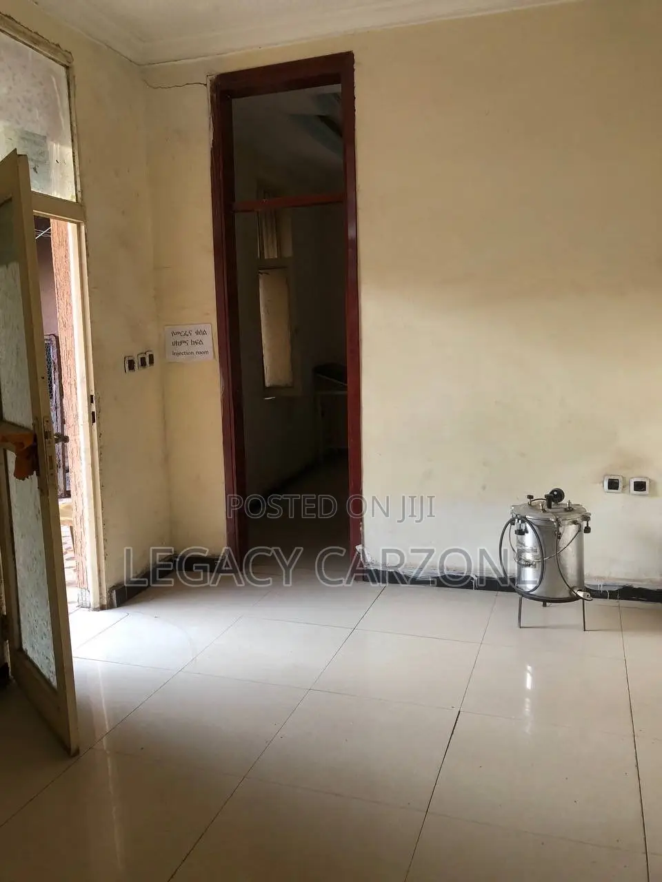 12bdrm House in Akaky Kaliti for sale