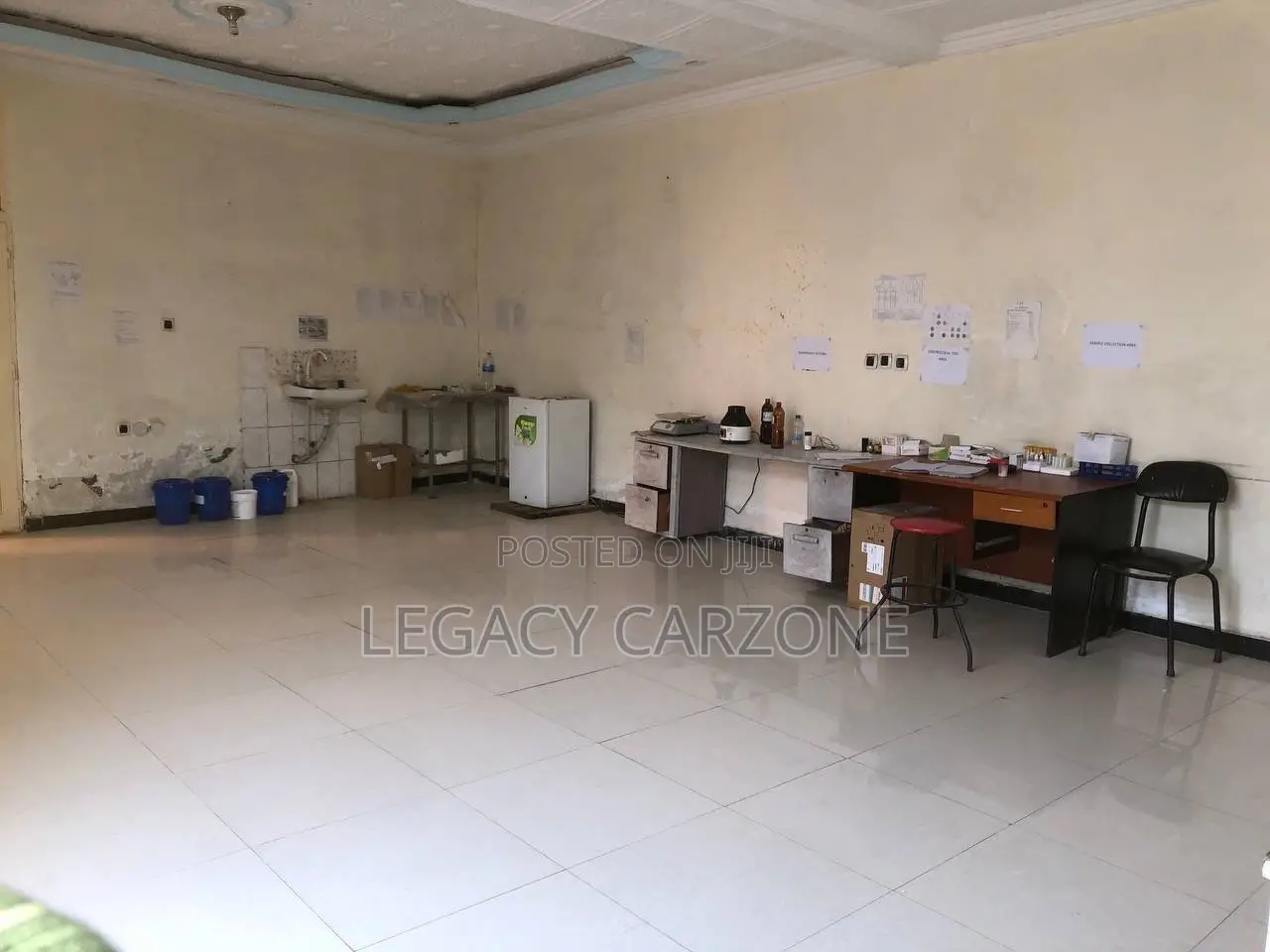 12bdrm House in Akaky Kaliti for sale