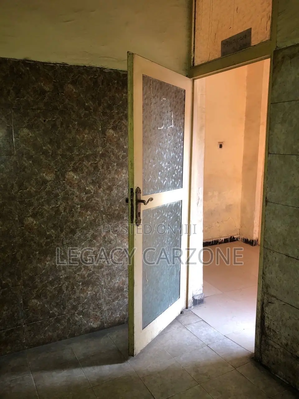 12bdrm House in Akaky Kaliti for sale