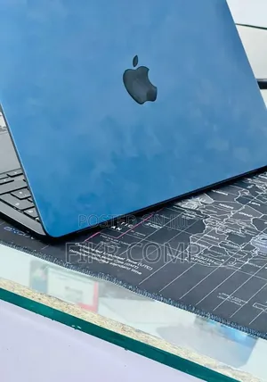 New Laptop Apple MacBook Air 2022 M2 16GB Apple M2 SSD 512GB