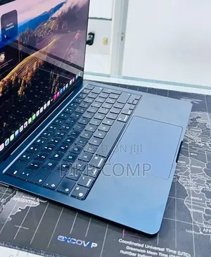 New Laptop Apple MacBook Air 2022 M2 16GB Apple M2 SSD 512GB