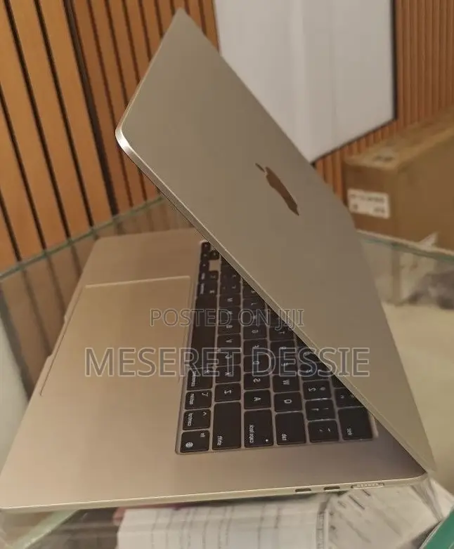New Laptop Apple MacBook Air 2024 M3 8GB Apple M3 SSD 256GB