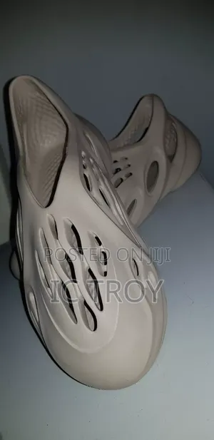 Yeezy Foam [] Runner