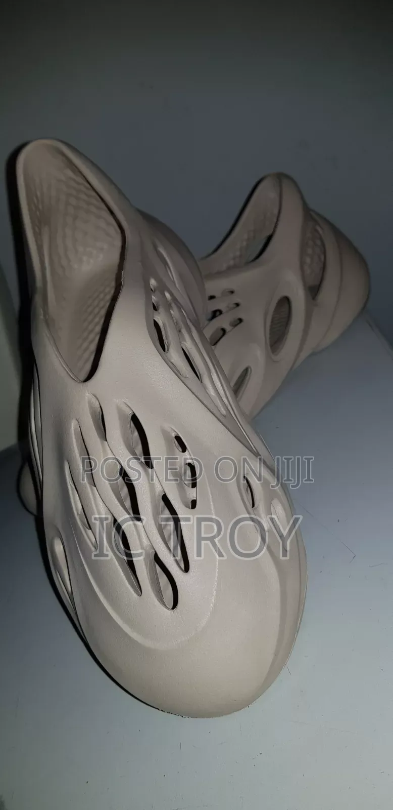 Yeezy Foam [] Runner