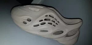 Yeezy Foam [] Runner