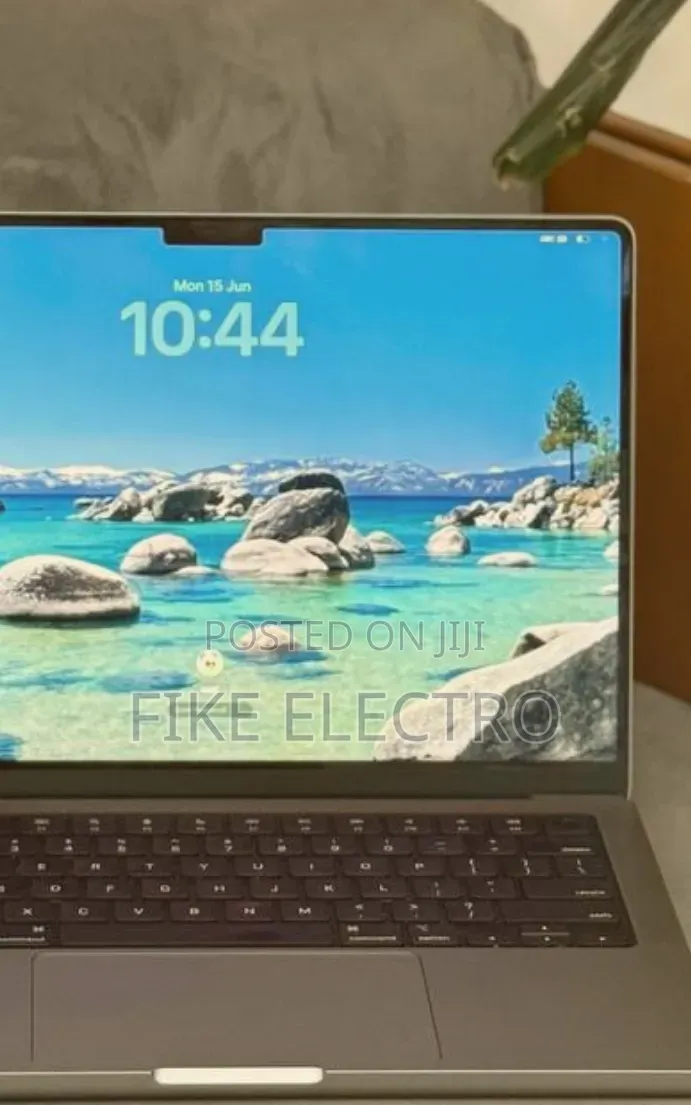 New Laptop Apple MacBook Pro 2021 M1 16GB Apple M1 Pro SSD 1T