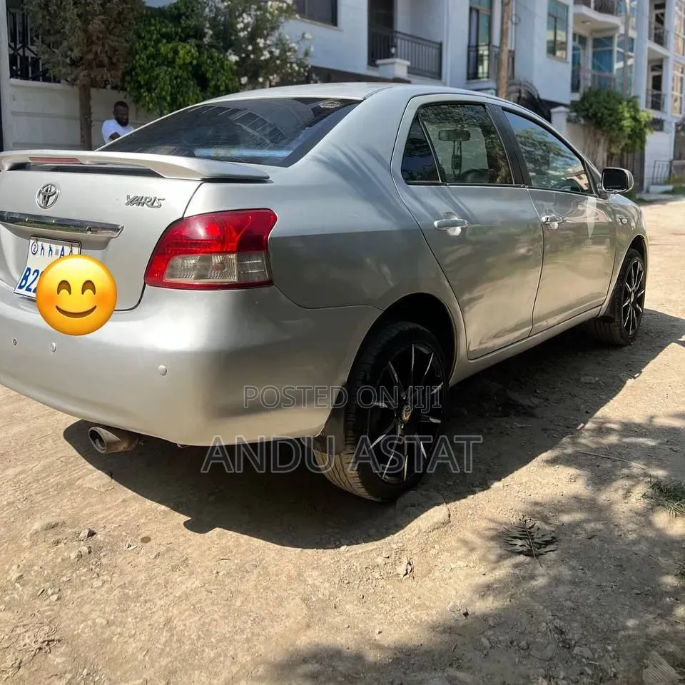 Toyota Yaris 2008 Gray