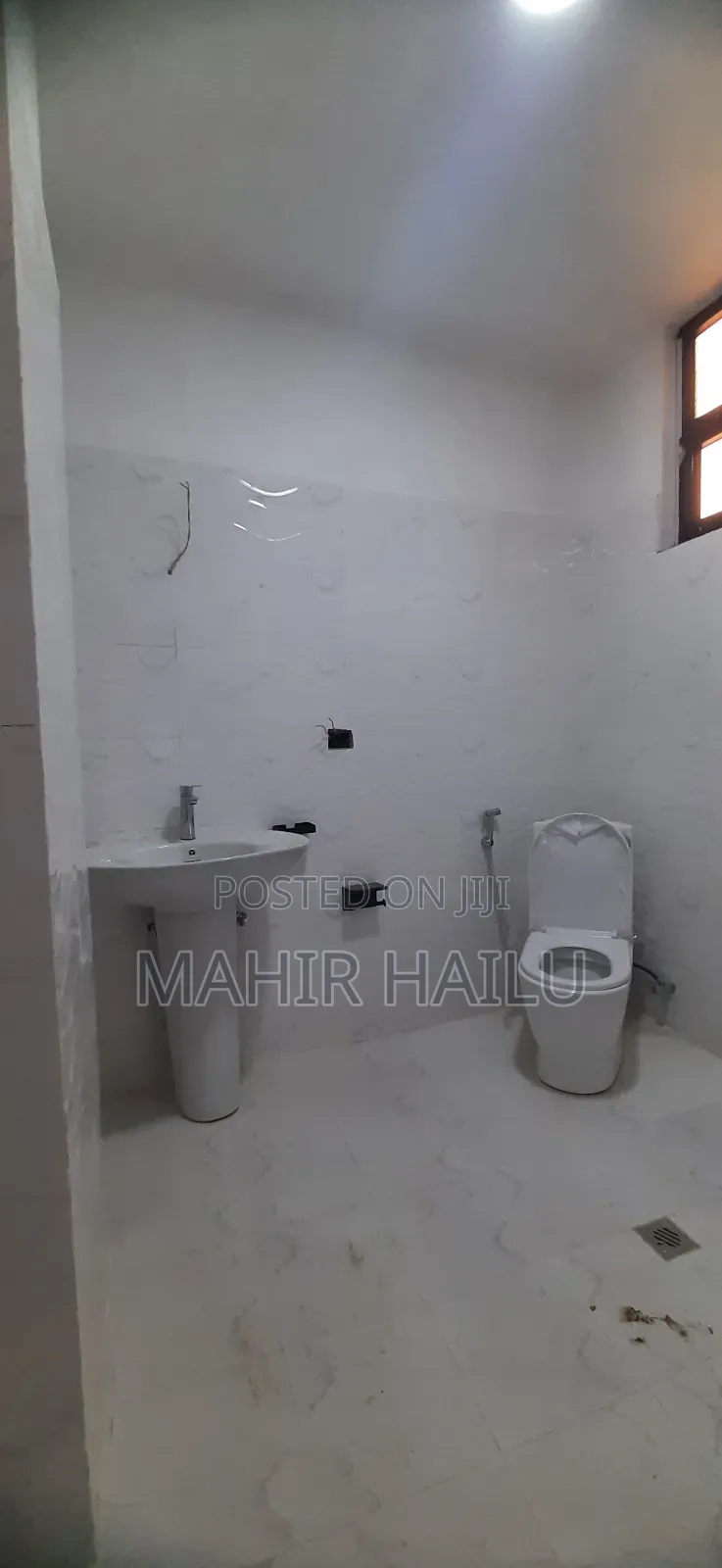 5bdrm Apartment in Real, Bole for rent