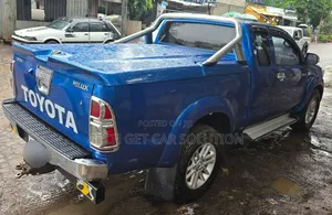 Toyota Hilux 2013 Blue