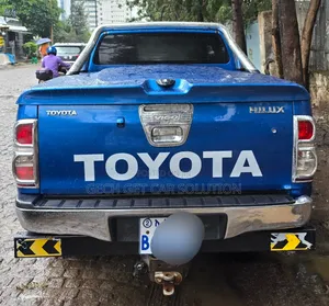 Toyota Hilux 2013 Blue