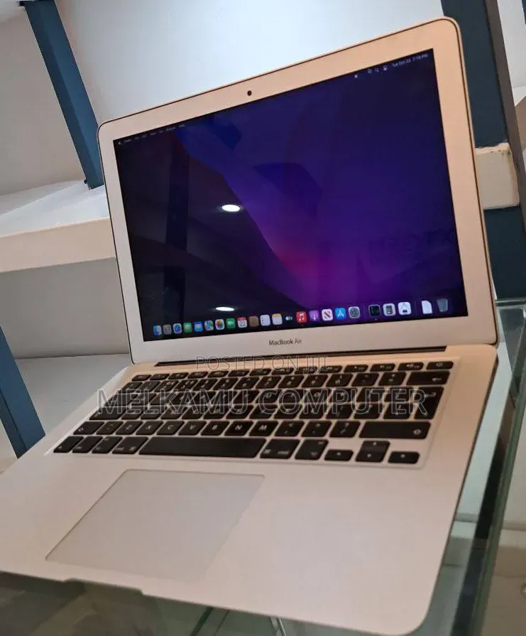 New Laptop Apple MacBook Air 2017 8GB Intel Core i5 SSD 128GB