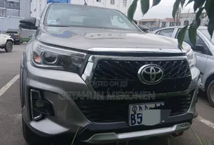 Toyota Hilux 2020 Gold