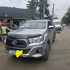 Toyota Hilux 2020 Silver