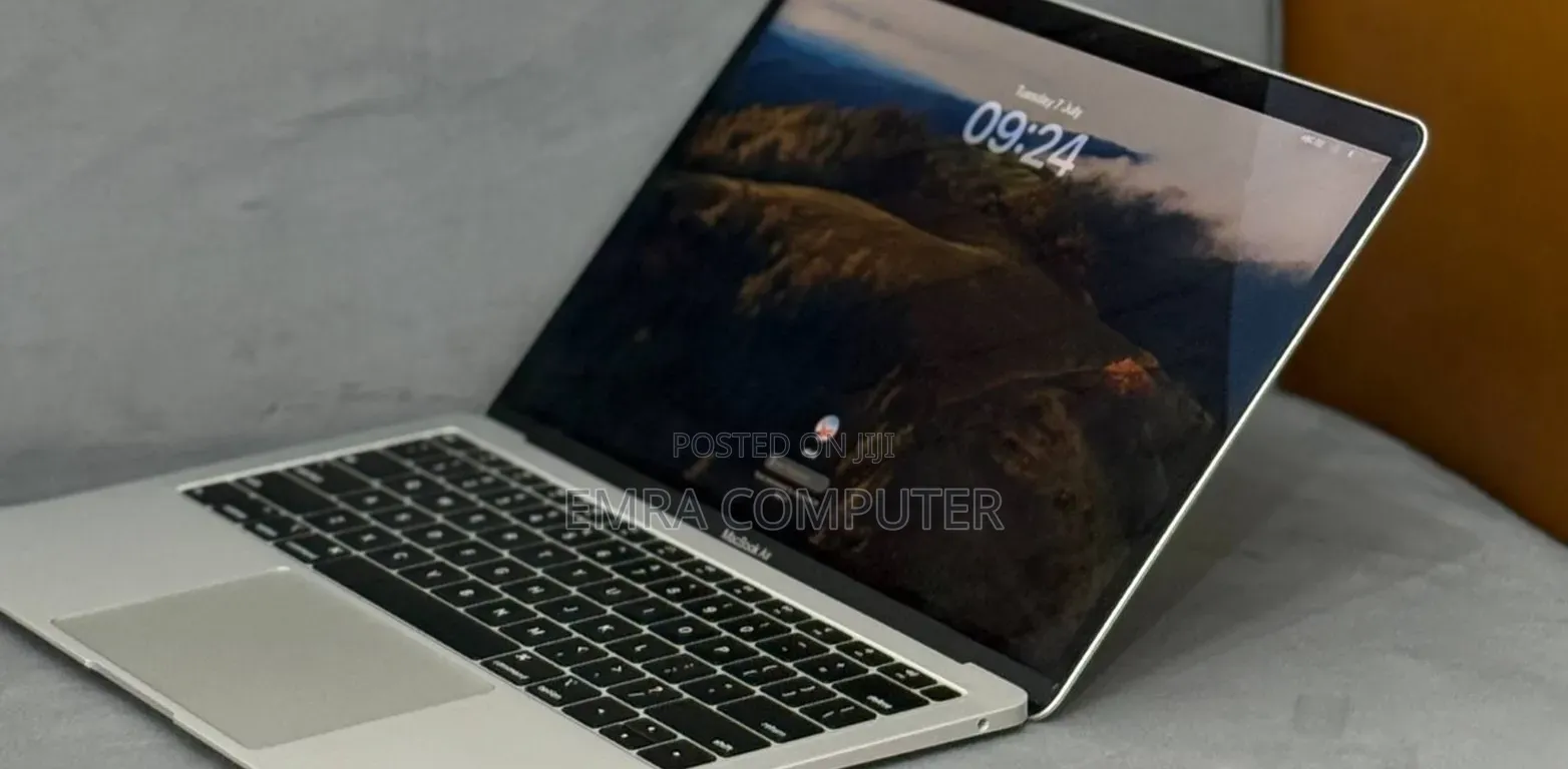 New Laptop Apple MacBook 2018 8GB Intel Core i5 SSD 128GB