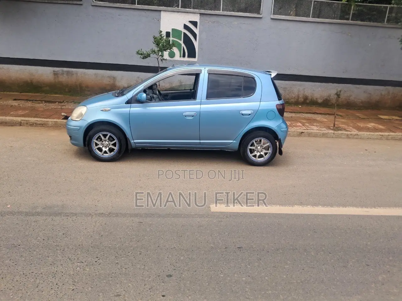 Toyota Vitz 2002 Blue