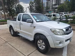 Toyota Hilux 2011 White