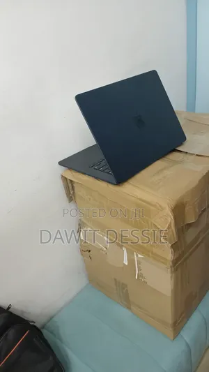 New Laptop Apple MacBook Air 2024 M3 8GB Apple M3 SSD 256GB