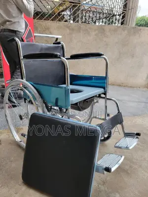 Commode Wheelchair Has Steel Frame舍啓seat of Chair.It Has Double Set