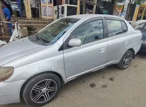 Toyota Platz 2002