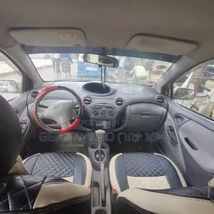 Toyota Platz 2002