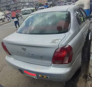 Toyota Platz 2002