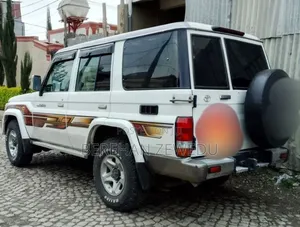 Toyota Land Cruiser 2012 White