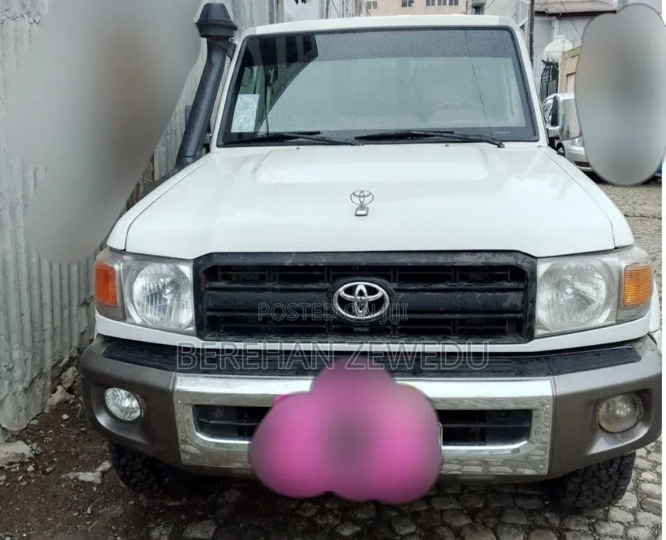 Toyota Land Cruiser 2012 White