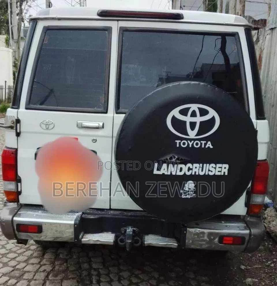 Toyota Land Cruiser 2012 White