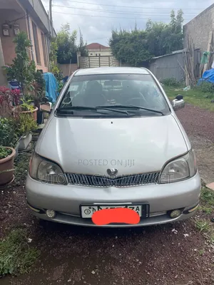 Toyota Platz 2001