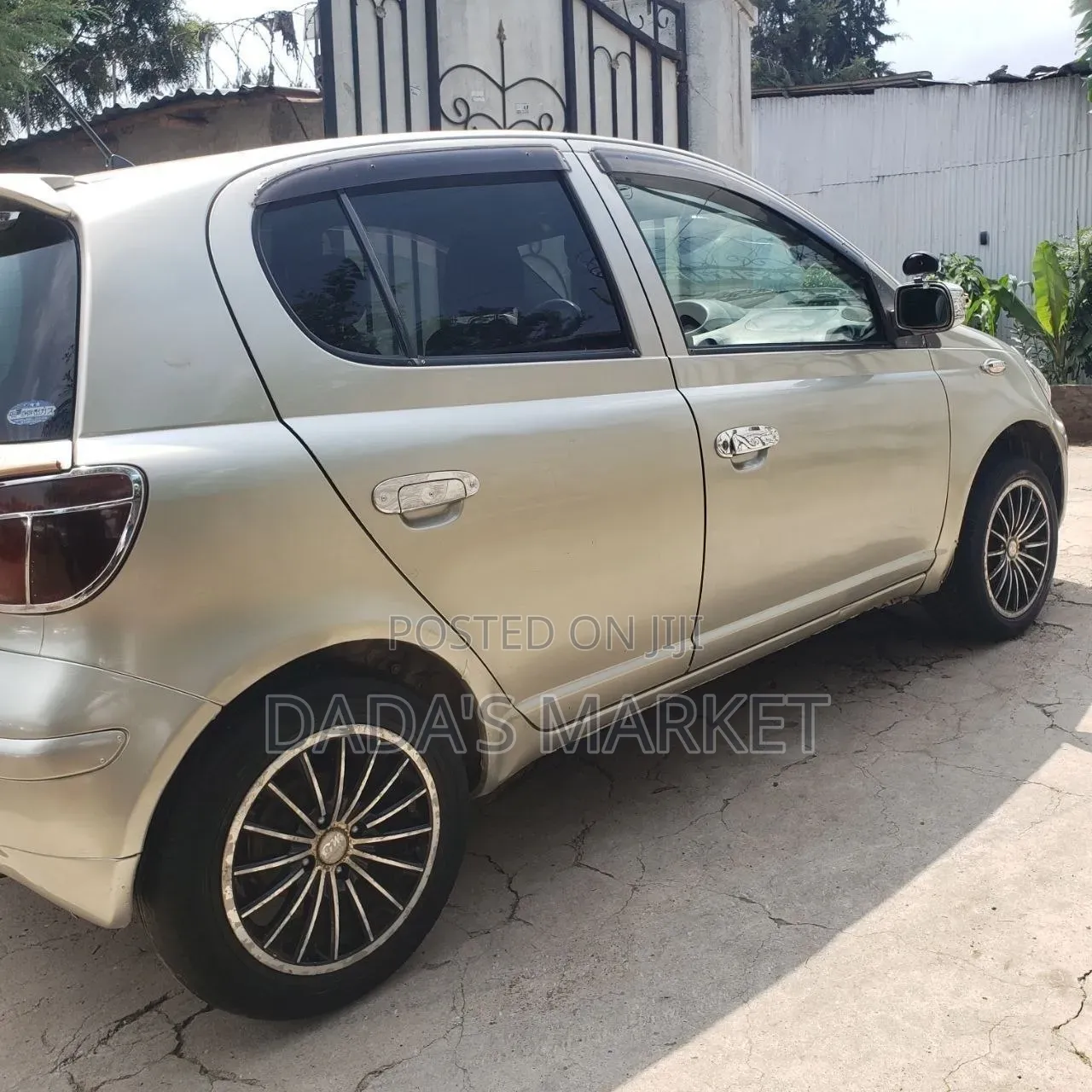 Toyota Vitz 2002 Gold