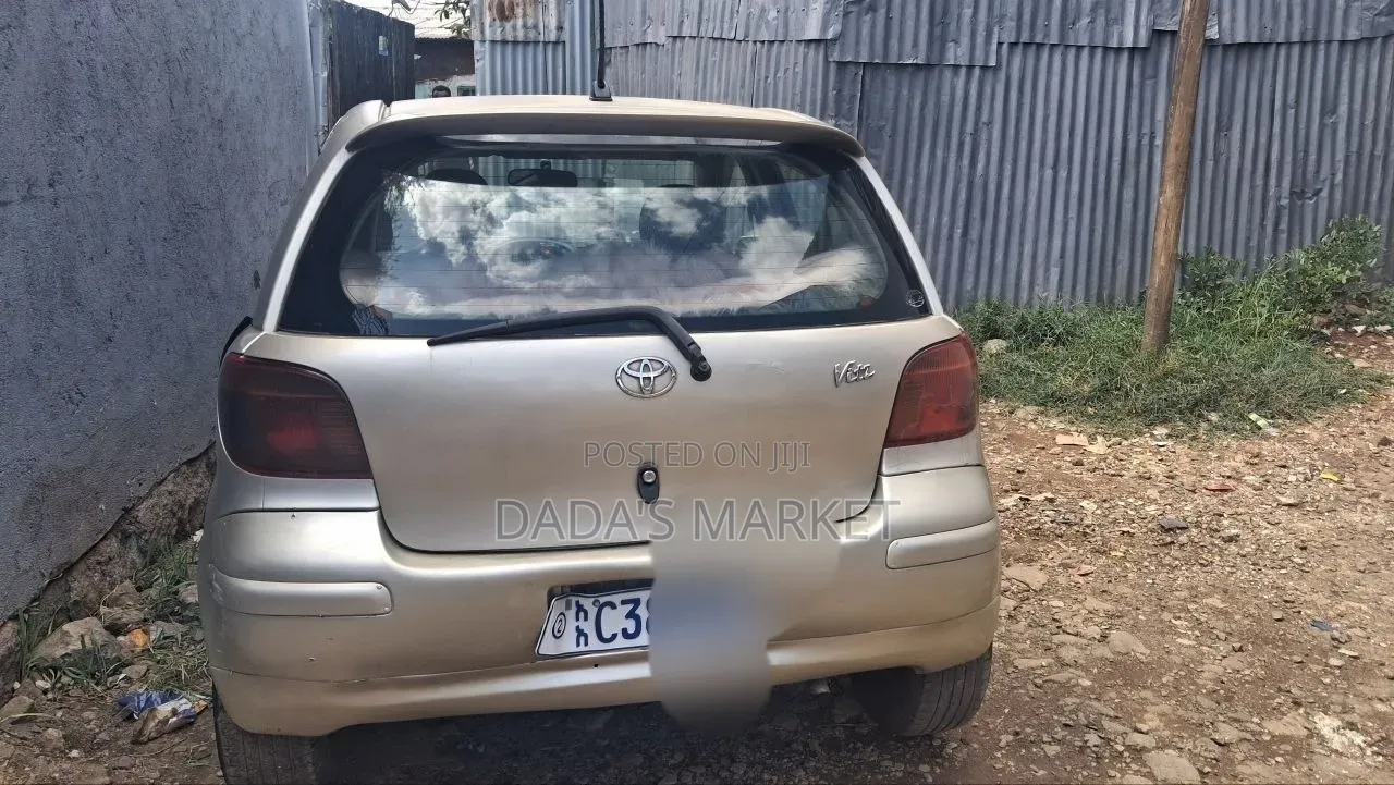 Toyota Vitz 2002 Gold
