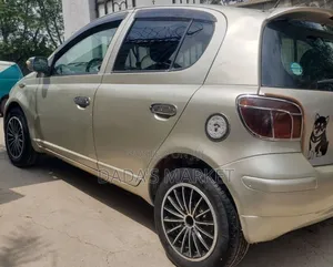 Toyota Vitz 2002 Gold