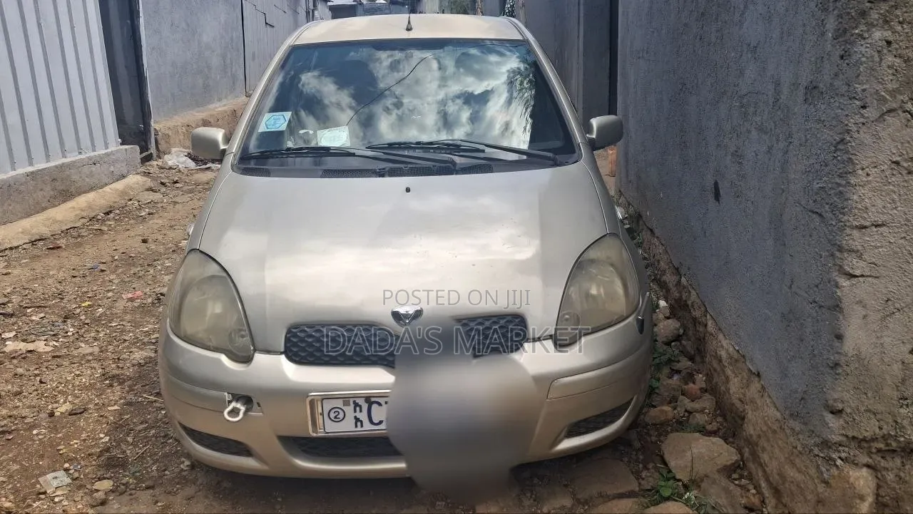 Toyota Vitz 2002 Gold