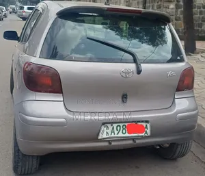 Toyota Vitz 2003 Silver