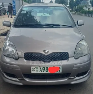 Toyota Vitz 2003 Silver