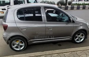 Toyota Vitz 2003 Silver