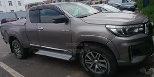 Toyota Hilux 2020 Silver