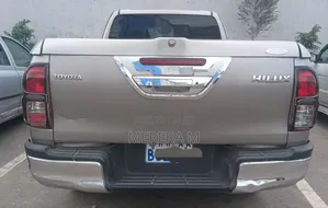 Toyota Hilux 2020 Silver