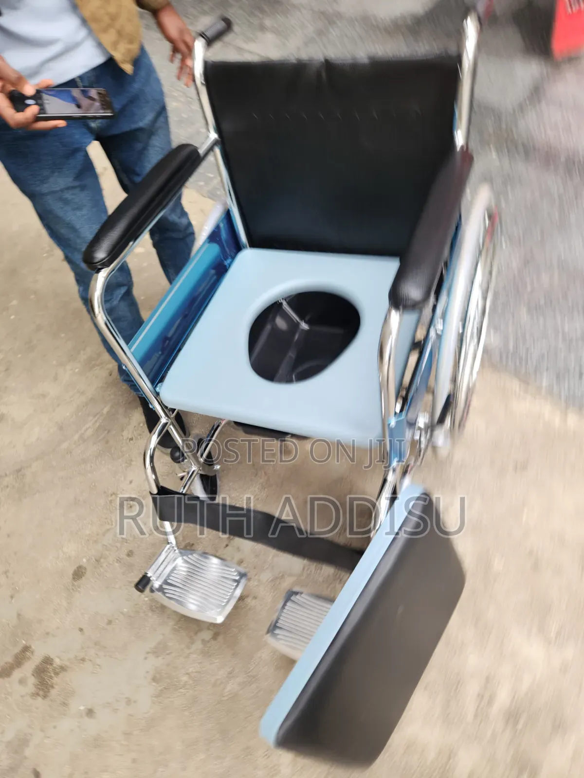 Gymax 2-in-1 Aluminum Commode/Shower Wheelchair W/ Ethiopia Poty Chair