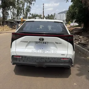 Toyota bZ4X 2024 White