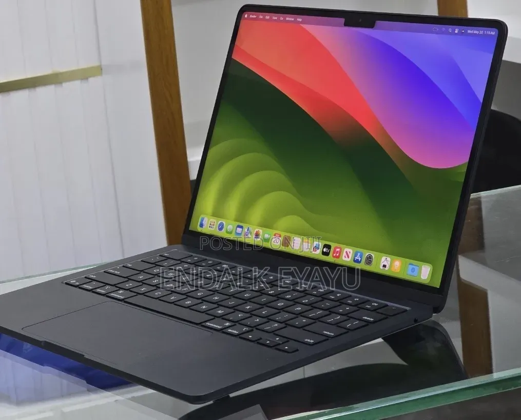 New Laptop Apple MacBook Air 2022 M2 16GB Apple M2 SSD 512GB