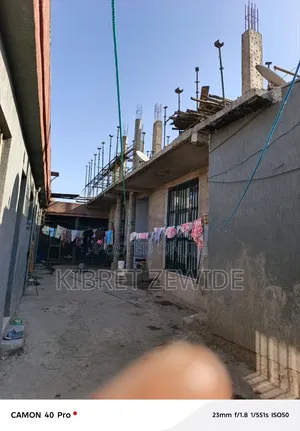 8bdrm House in Kibert Zewdie, Yeka for sale