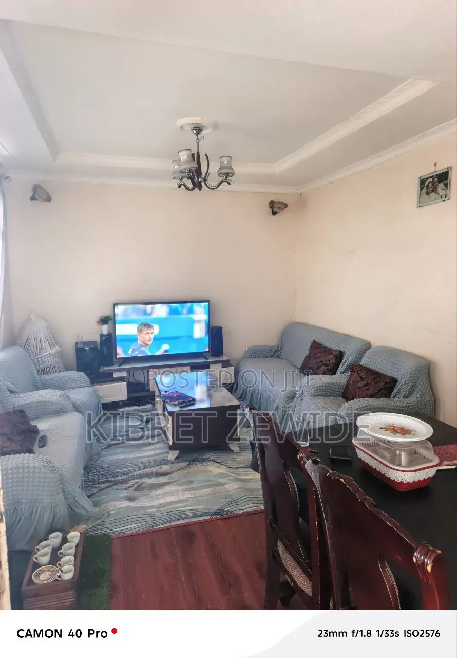 8bdrm House in Kibert Zewdie, Yeka for sale