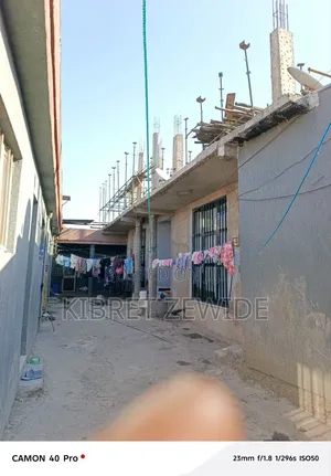 8bdrm House in Kibert Zewdie, Yeka for sale