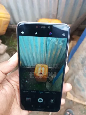 Honor 8C 64 GB Gold