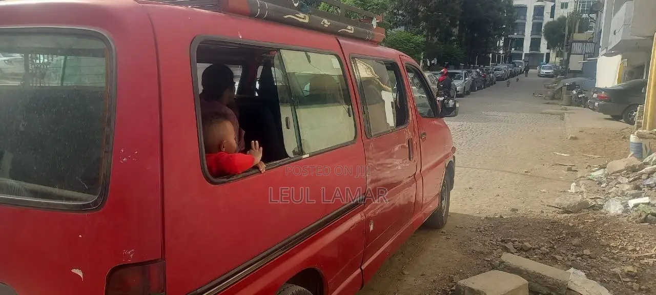 Toyota HiAce 1999 Red