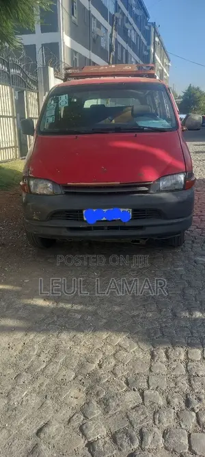 Toyota HiAce 1999 Red