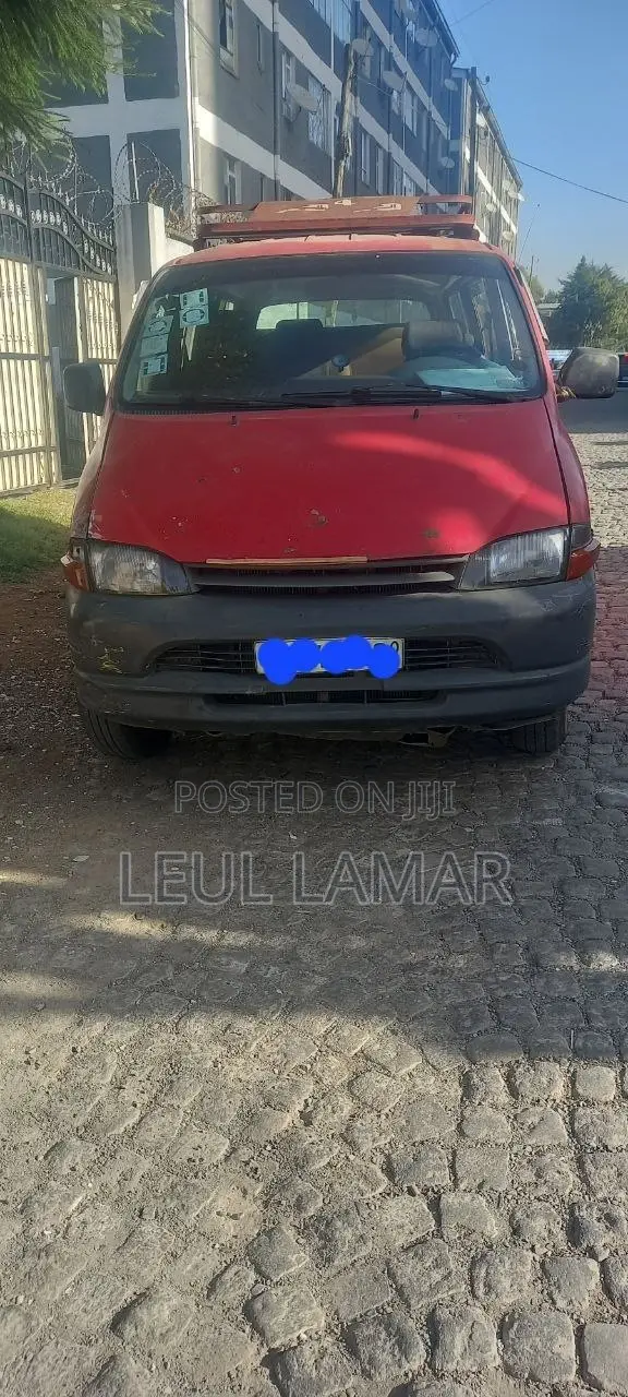 Toyota HiAce 1999 Red