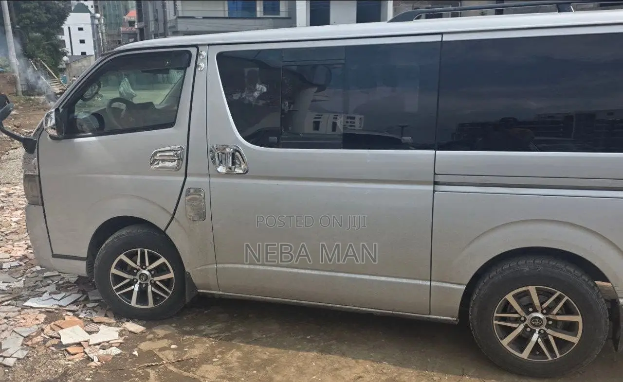 Toyota HiAce 2004 Silver