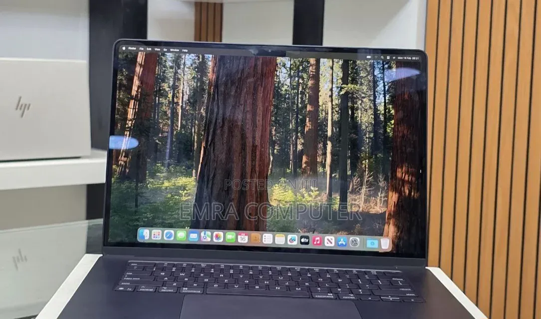 New Laptop Apple MacBook Air 2025 M4 16GB Apple M4 SSD 256GB
